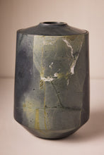 Load image into Gallery viewer, Urn 9 - 090
