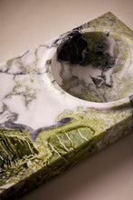 Load image into Gallery viewer, Plinth 15 - 276
